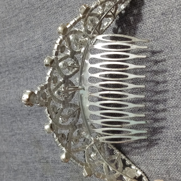 Claire's Silver Tiara - Picture 2 of 3